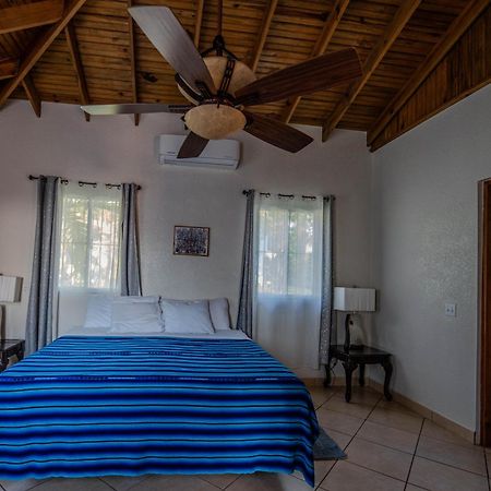 Seaside Inn Roatan 웨스트 베이 외부 사진
