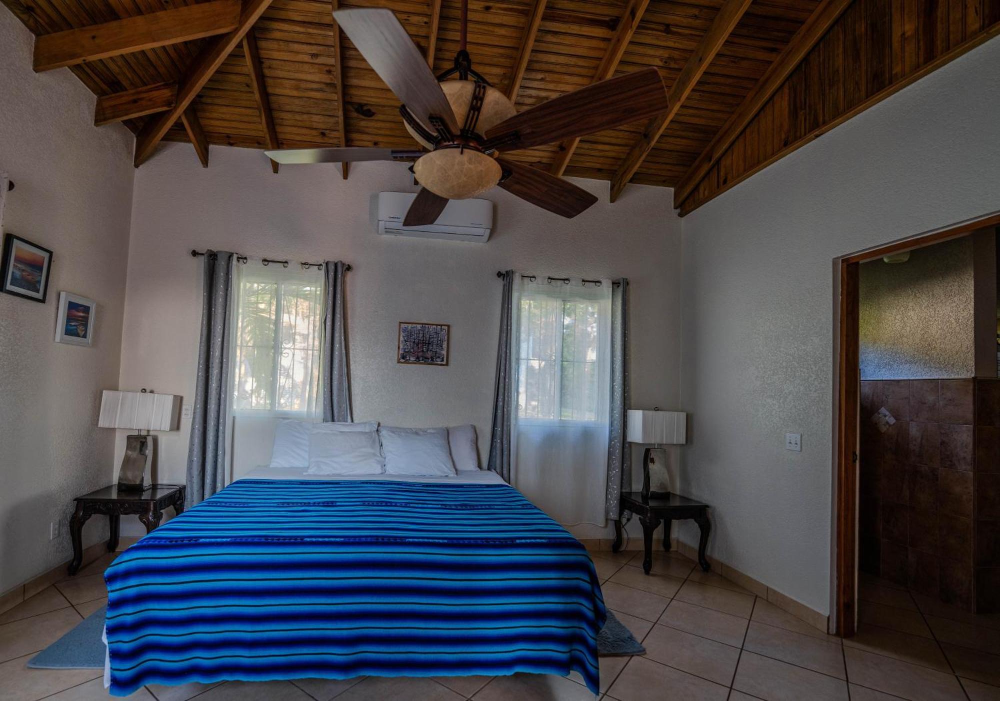 Seaside Inn Roatan 웨스트 베이 외부 사진